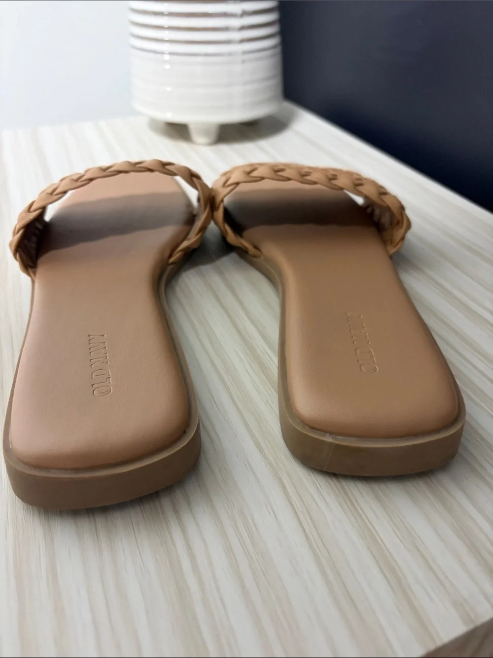 Women’s Braided Old Navy  Slide Sandals in Tan!! EUC 🤎